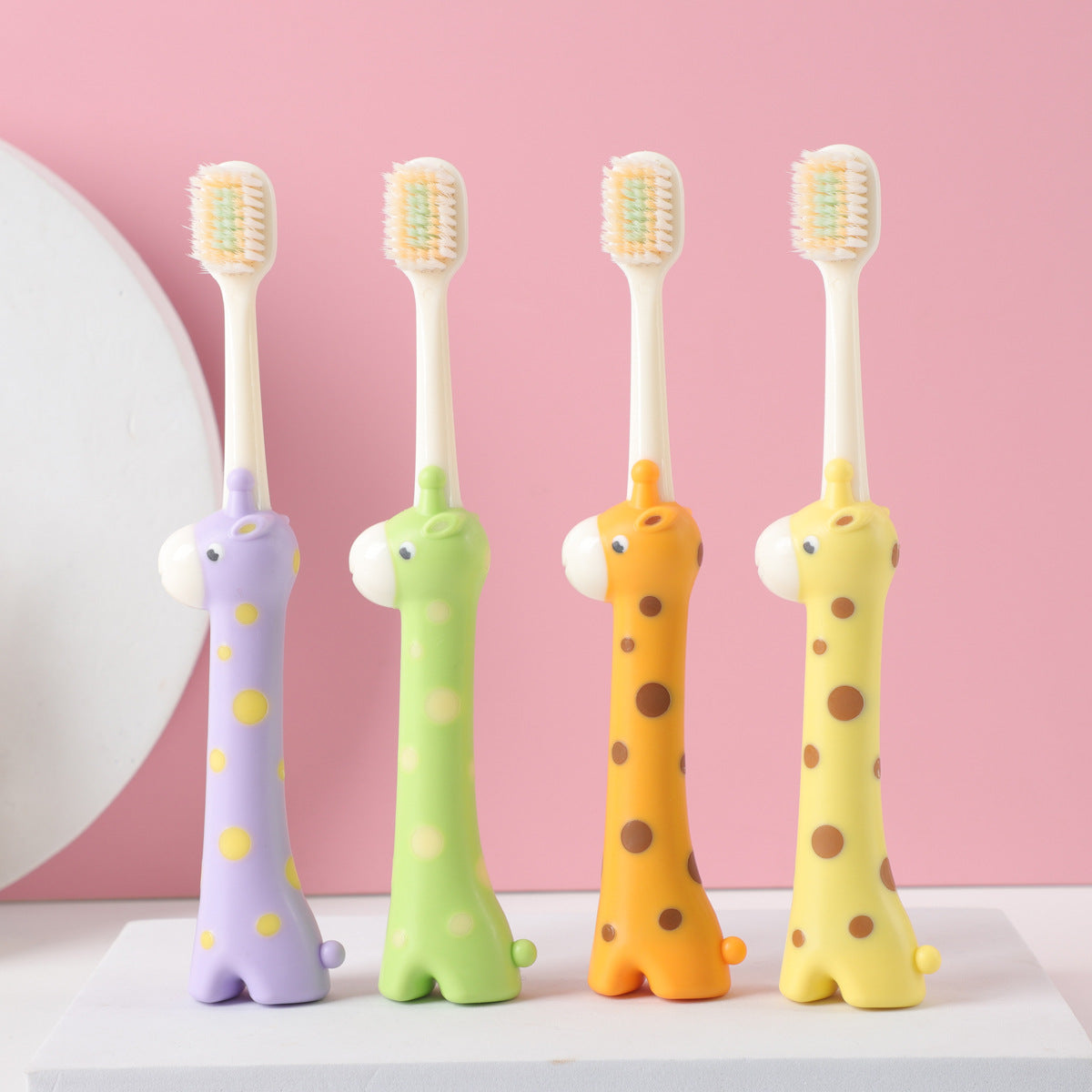 Giraffe children's soft bristle toothbrush, with fine and soft bristles, suitable for infants and toddlers aged 3-6-12.